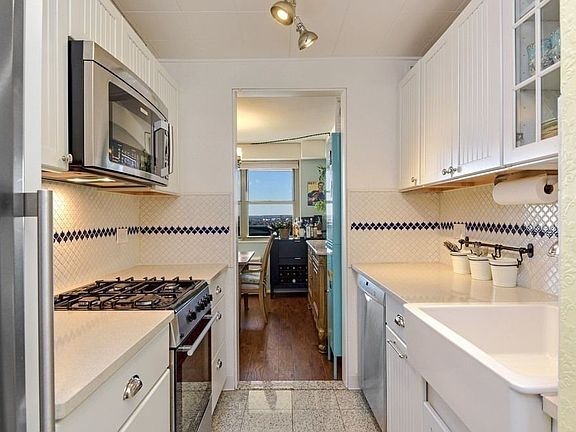 3rd image of 6636 Yellowstone Blvd APT 21D