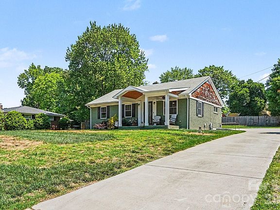 3rd image of 707 Spring St SW