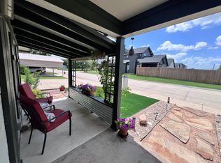 208 N Walnut St, Roanoke, TX 76262