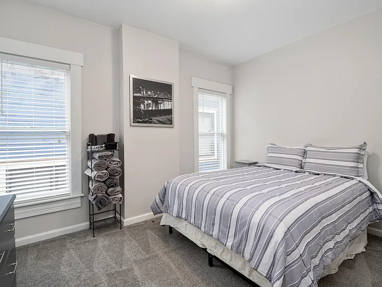 802 Hamlet St — Photo 15