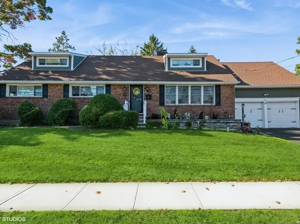 78 Harbor Lane, Massapequa Park, NY 11762