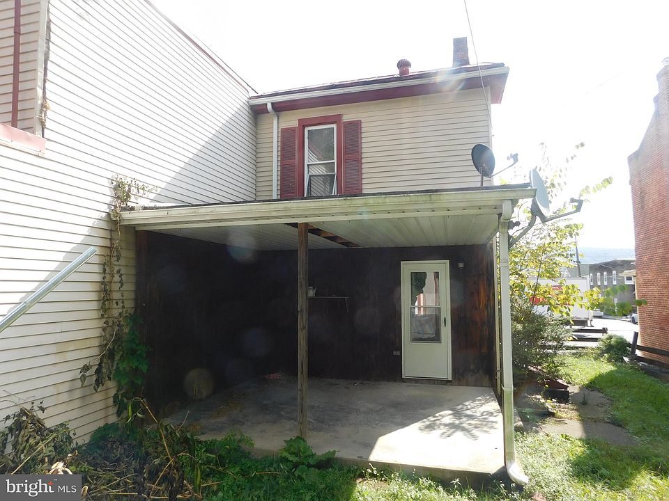 2nd image of 207 Valley St