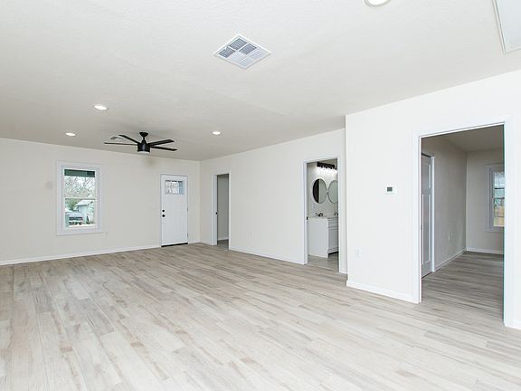 4th image of 135 E 13th Ave