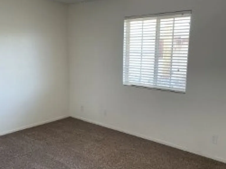 2543 Inverness Dr — Photo 17