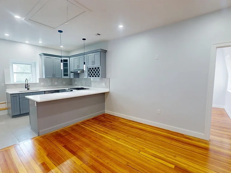 14 King St #3 — Photo 5