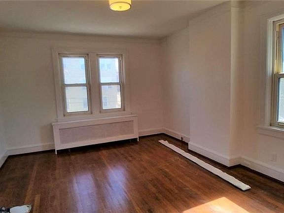 5th image of 23 Lee Ave #2