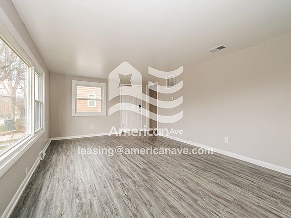 185747_004_living_room_4.jpg