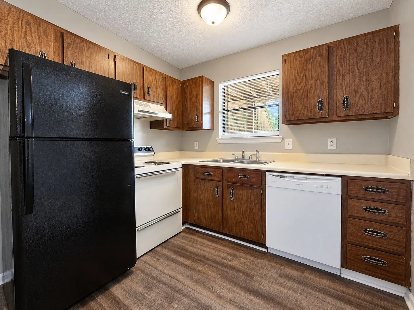 1 bed, 1.0 bath, 800 sqft, $750 — Photo 1