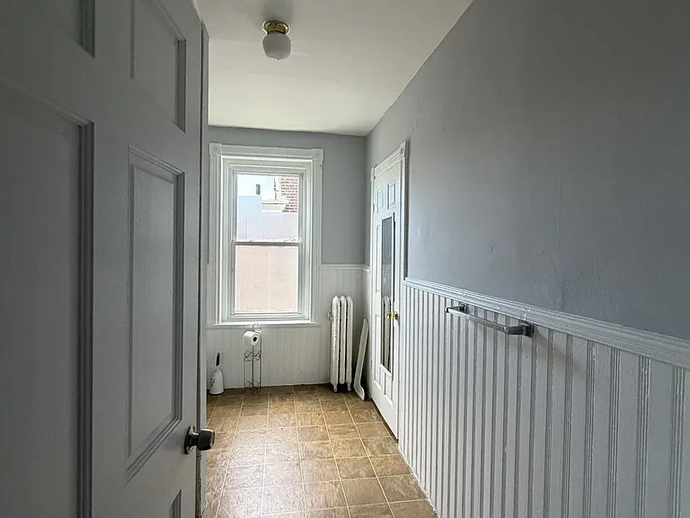 566 Noble St #2 — Photo 3