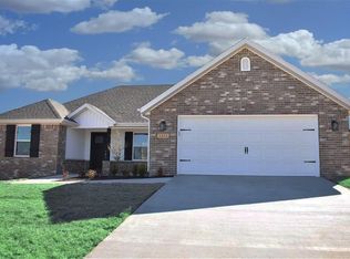 1211 Arkansas Ln, Prairie Grove, AR 72753