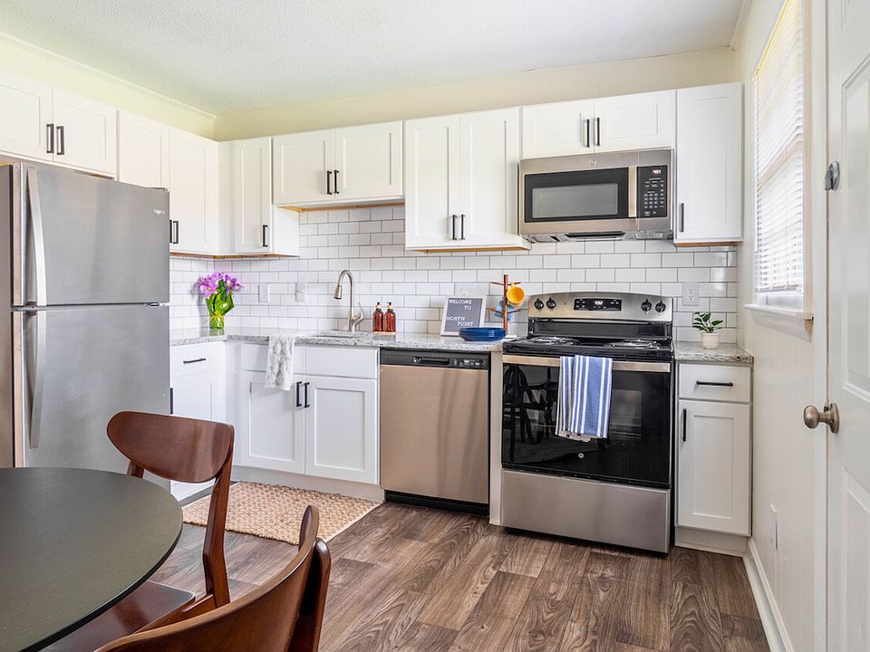 Newly Renovated 2 bed 1.5 bath-Villas at North Point and South Point Apartments