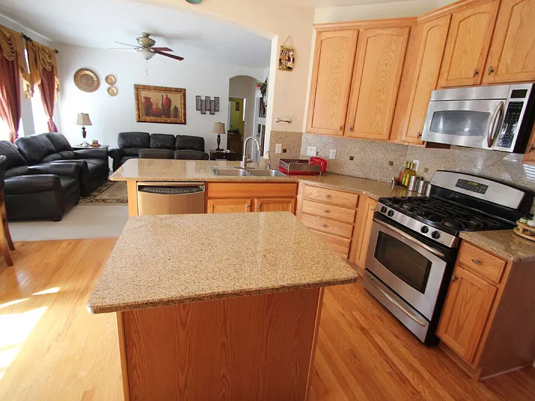 5420 Heatherton Ln — Photo 12