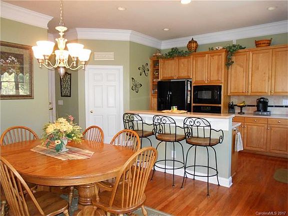 3rd image of 228 Montibello Dr