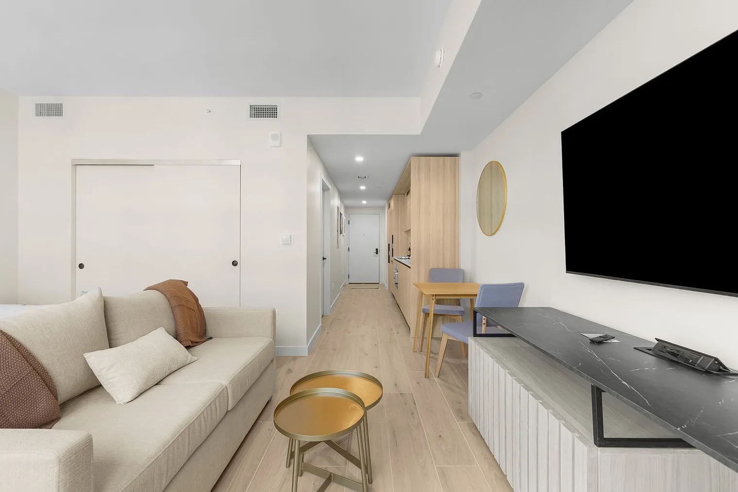 Studio, 1.0 bath, 592 sqft, $3,300 — Photo 1