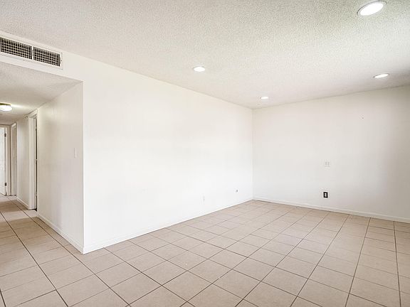 5th image of 401 Dorothy St NE