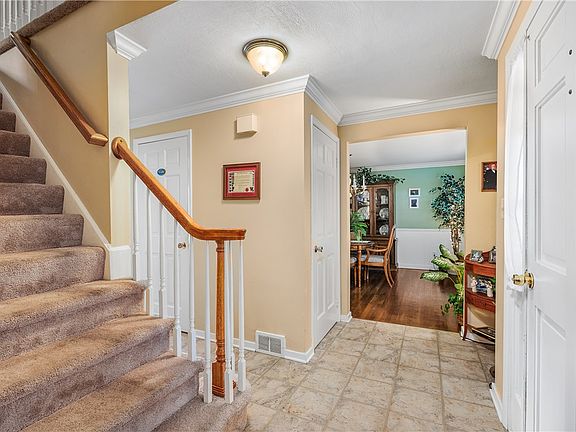 5th image of 1045 Woodhill Dr