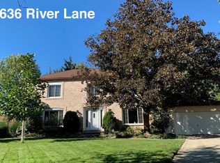 3636 River Ln, Rocky River, OH 44116
