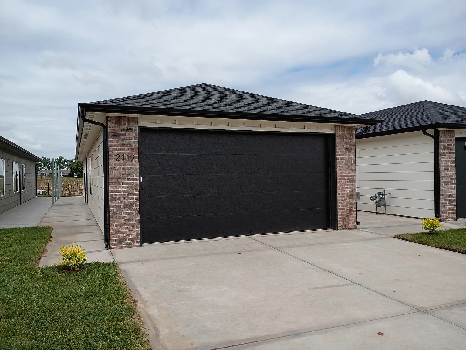 3 bed, 1200 sqft, $1,425 — Photo 1