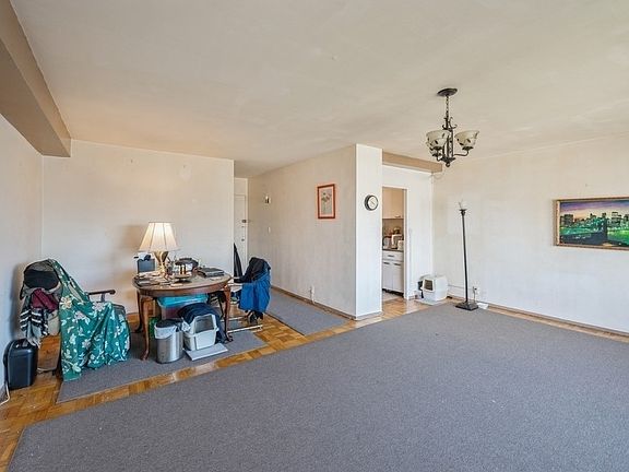3rd image of 8 Fordham Hill Oval APT 16G