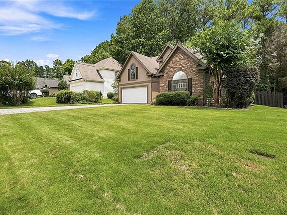 2nd image of 3848 Laurel Dr NW