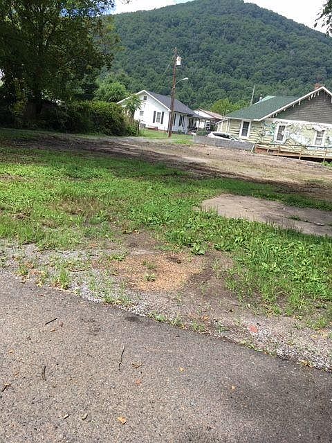 1st image of 207 River Blvd E