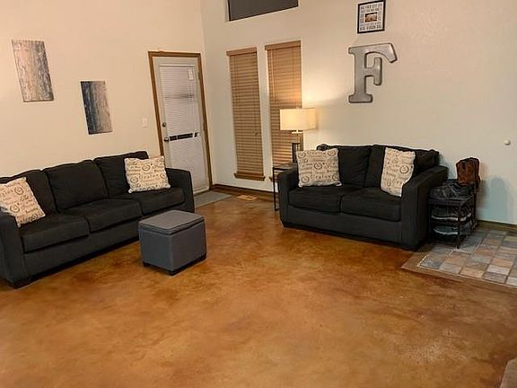5th image of 2320 N Lincoln Ave