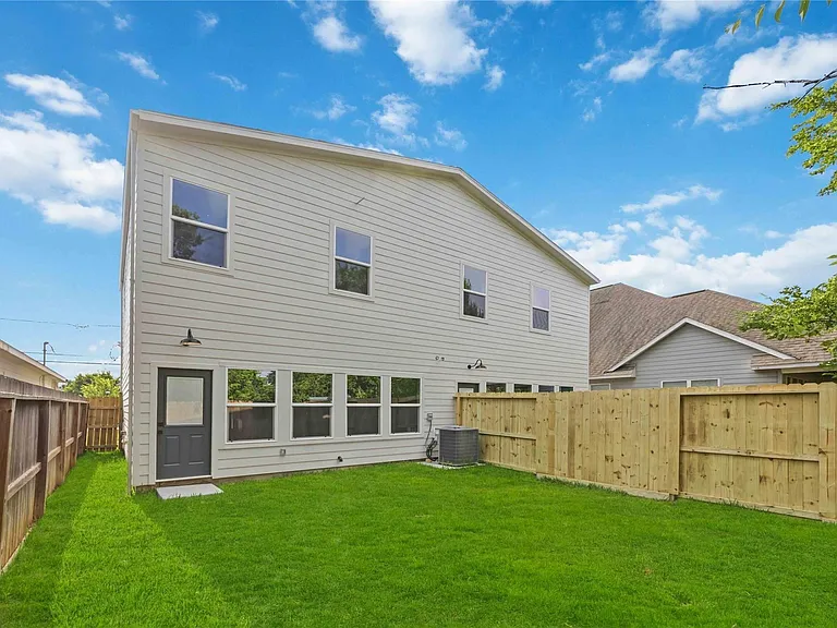 8210 Lawler St #A — Photo 28