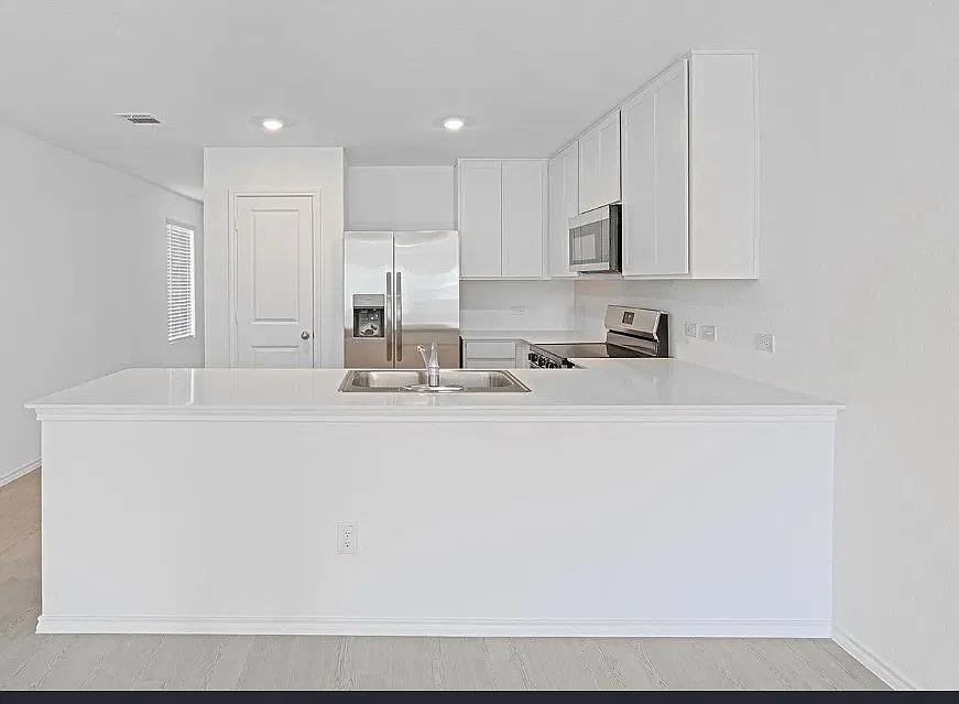 3 bed, 1192 sqft, $1,620 — Photo 2