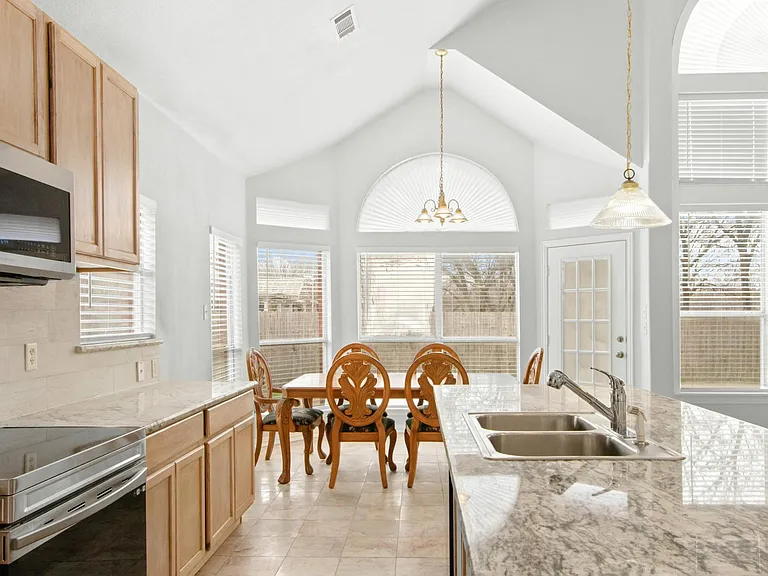 3131 Atrium Dr — Photo 26