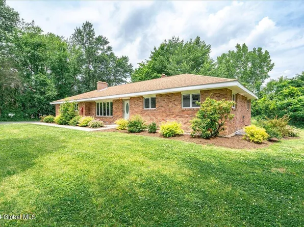 3 Jones Road, Clifton Park, NY 12065