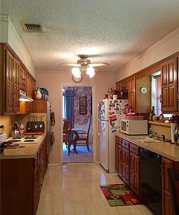 5th image of 3730 Queenswood Ln