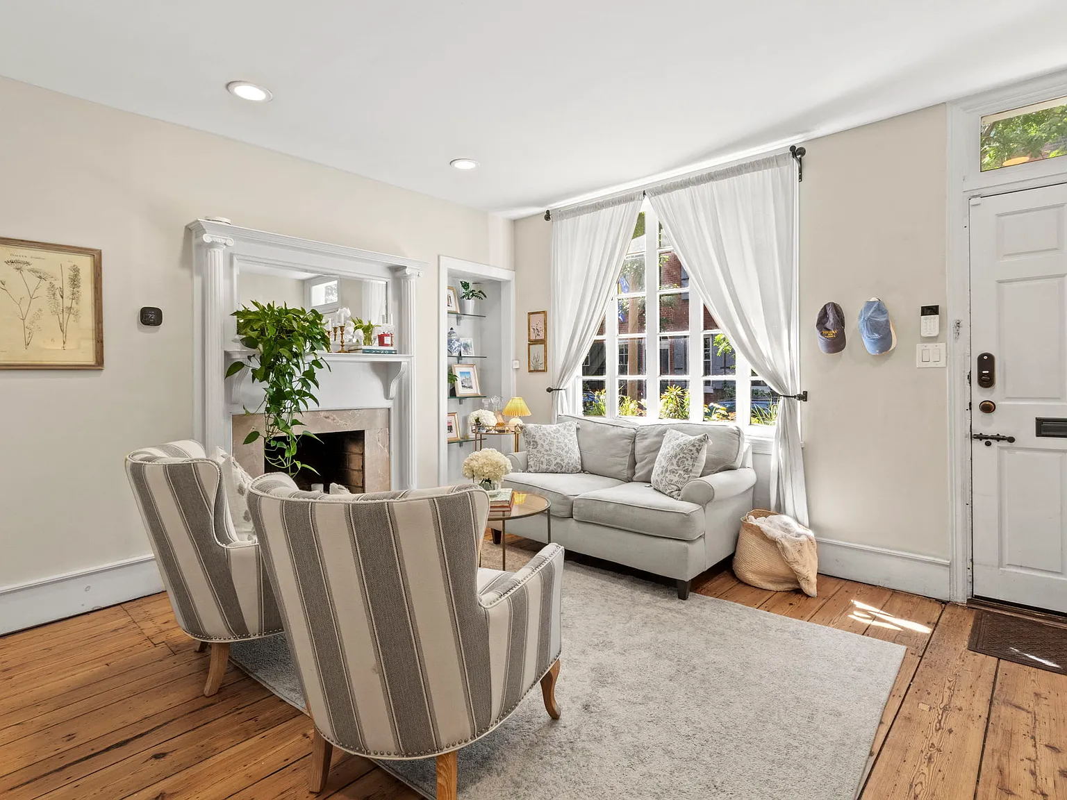 2 bed, 1200 sqft, $3,600 — Photo 3