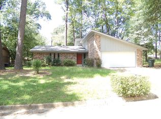 212 Robinhood Dr, Nacogdoches, TX 75961