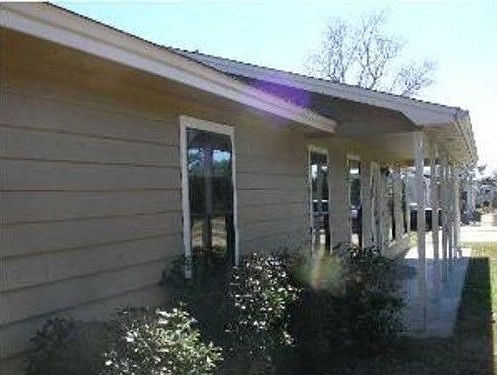 3rd image of 1646 Oak Dr
