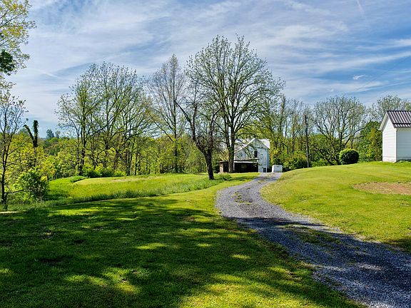 3rd image of 332 Renick Ln