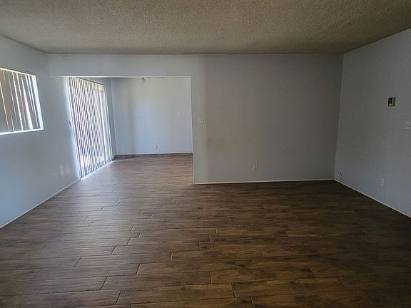 2nd image of 6006 Stockdale Hwy APT 2