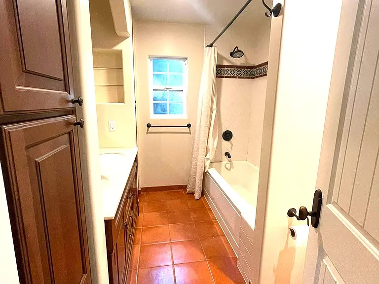 5668 Jumilla Ave — Photo 16