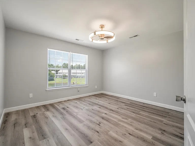 112 Black River Dr — Photo 16