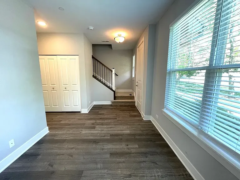 603 Broadway St — Photo 5