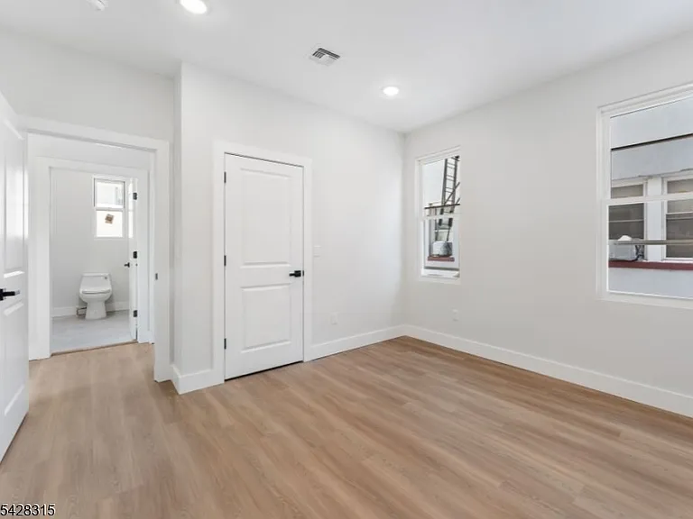 977 Sanford Ave #1 — Photo 13