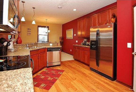 3rd image of 15578 Empress Avenue N