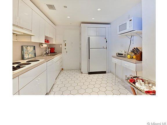 4th image of 5055 Collins Ave APT 6A