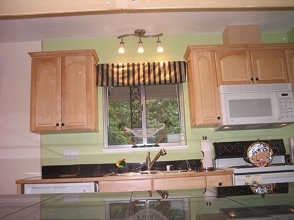 3rd image of 933 Blackwood Ave