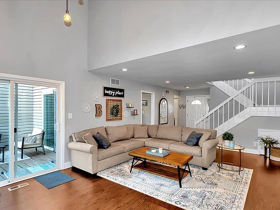 5th image of 242 Coventry Ct #0
