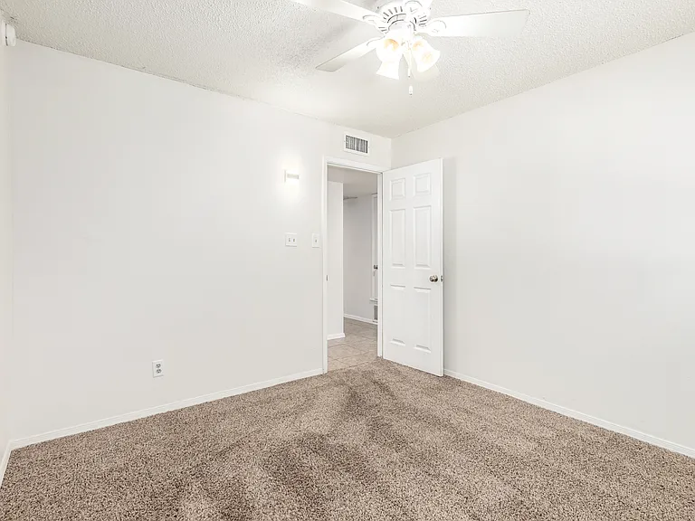 1037 E Campus Dr — Photo 17