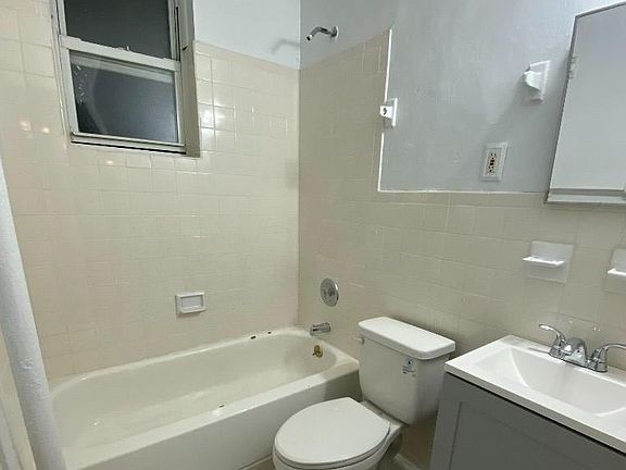 4th image of 57 W 88th St APT 2f