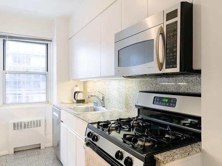 301 E 66th St #9G — Photo 6