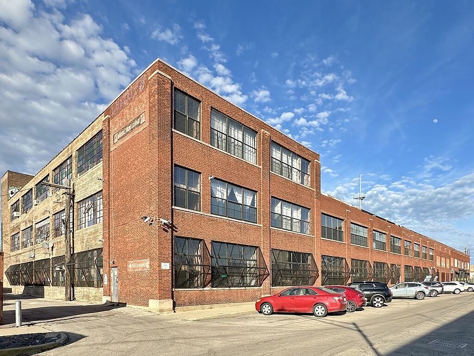 1st image of 3144 W Carroll Ave #H3