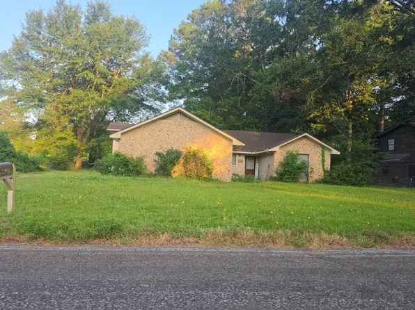 917 Robin Ln, White Oak, TX 75693