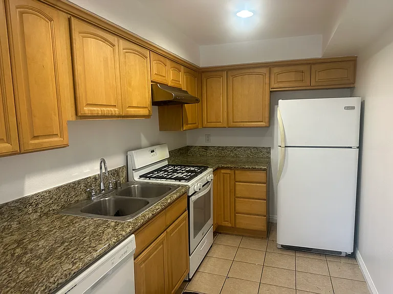 10903 Camarillo St #102 — Photo 6